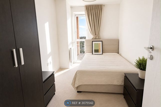 St Pier Court, Green St, London photo 3