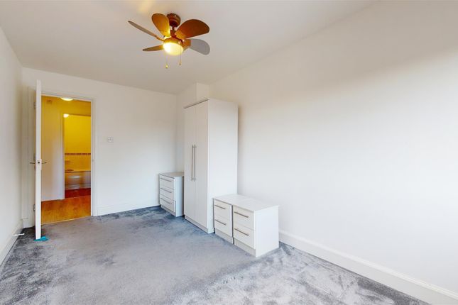 Flat to rent in James House, Richmond Road