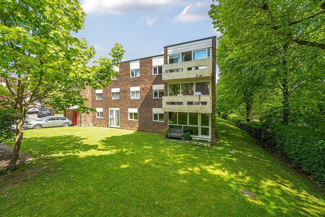 Thumbnail Flat for sale in Meadside Park Drive, Woking