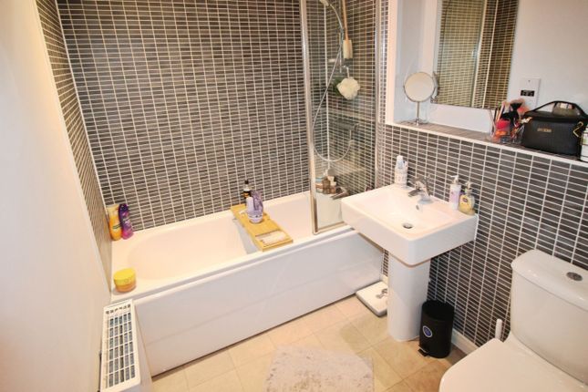 84, Peterson Drive, Grimsby photo 4