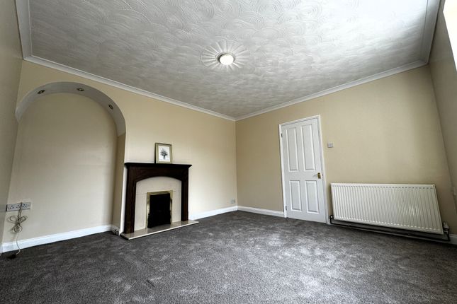 12, Acacia Grove, Swindon photo 3