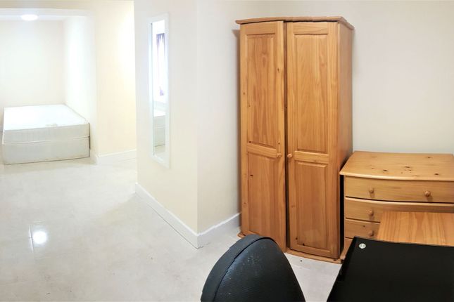 Flat 2, 8 Egerton Road, Manchester photo 5