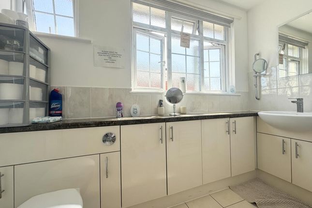 Room One, 8A, Queens Road, Hampshire photo 3