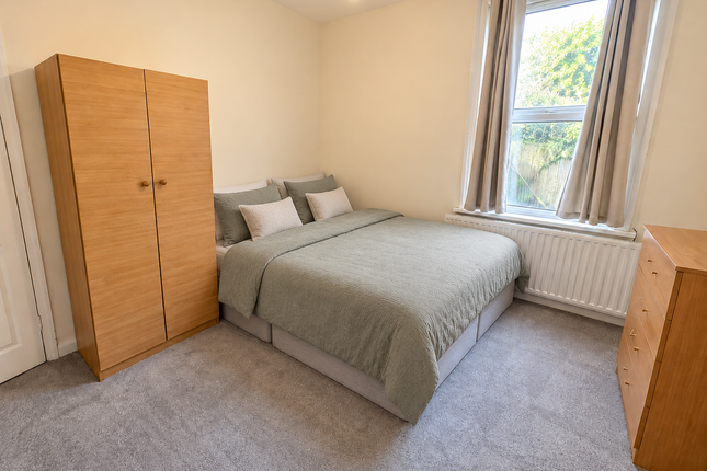 852, Romford Road, London photo 2