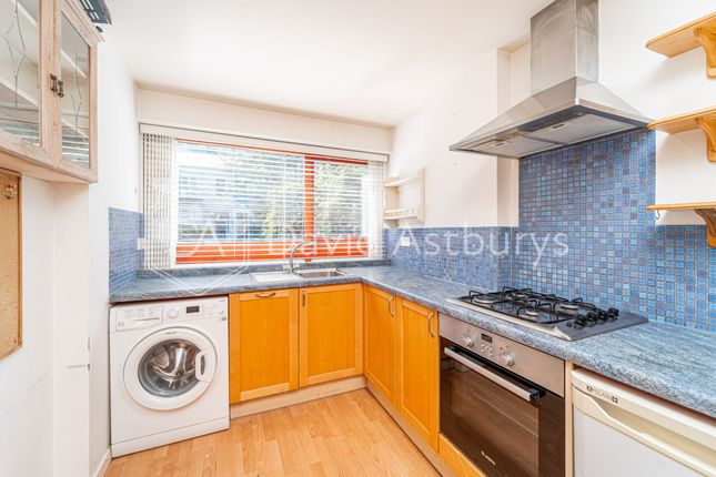 Town house to rent in Claremont Road, Highgate, London