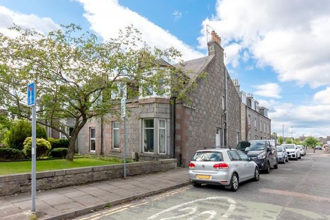 2-bed flat on Lilybank Place, Aberdeen, £85,000