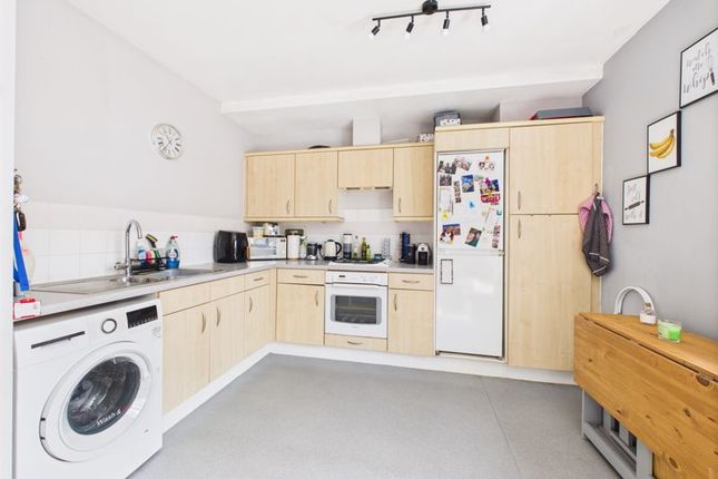 Flat 7 Bradwell Court, Godstone Road, Whyteleafe photo 3