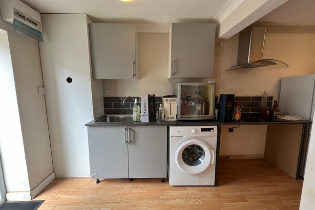 13 Annex, Wentworth Road, Southall photo 2