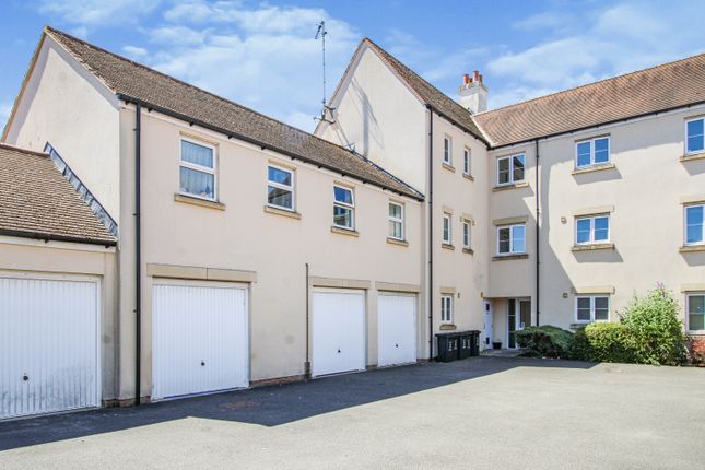 Flat for sale in Redhouse Way, Swindon