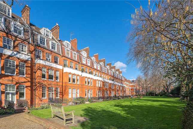 Thumbnail Flat for sale in Evelyn Gardens, London