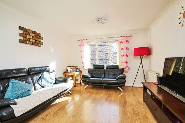 19, Campbell Drive, Peterborough photo 3