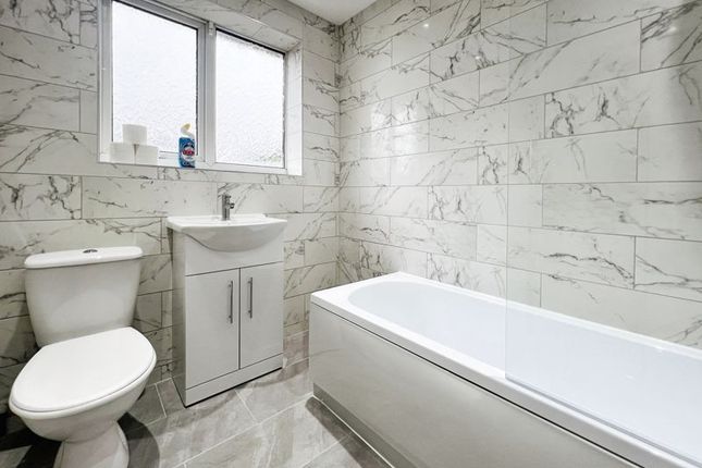 443, Hough Fold Way, Bolton photo 4