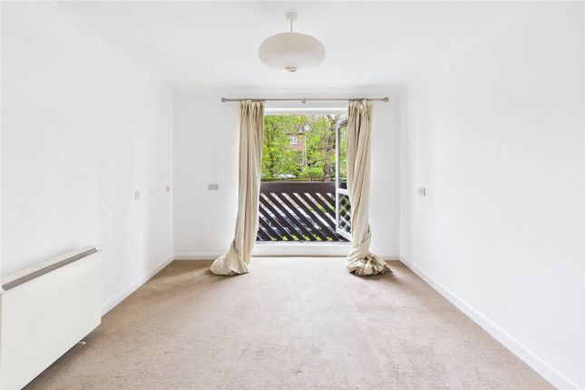 12, Cedar Close, London photo 2