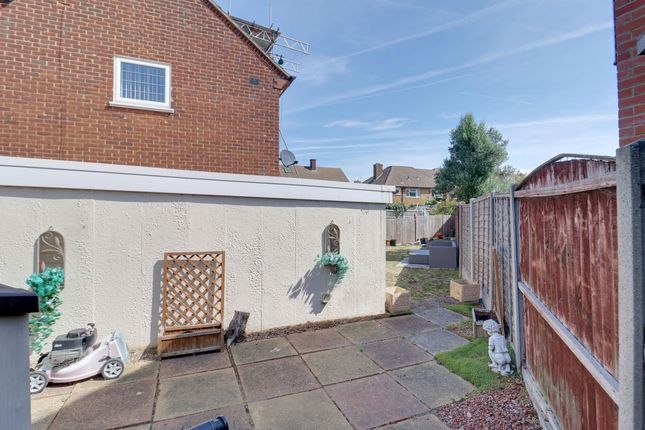 129, Garron Lane, South Ockendon photo 4