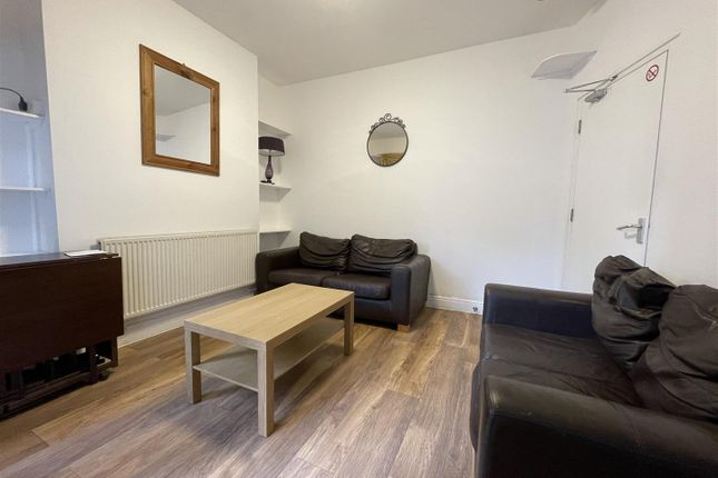 84, Minny Street, Cardiff photo 2