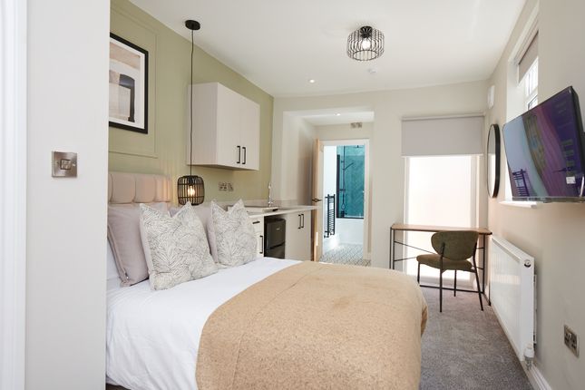 Studio house on 13, Nottingham, £900/mo
