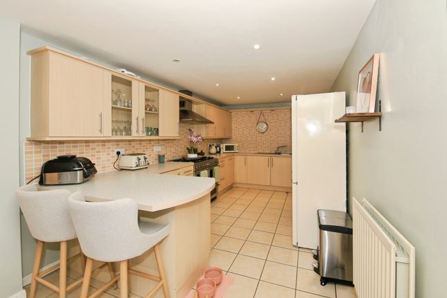 30, Marius Crescent, Peterborough photo 4