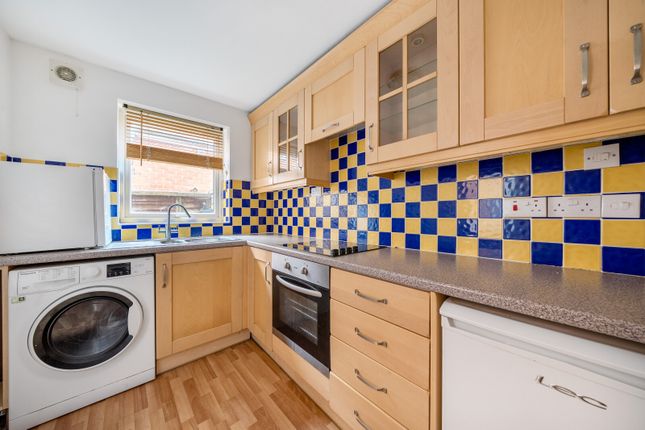 16, Bear Lane, Surrey photo 3
