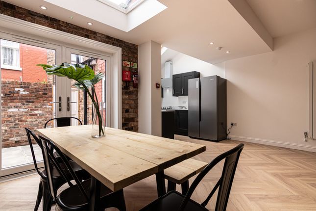 Bright, Modern Open-Plan Kitchen And Dining Area W...