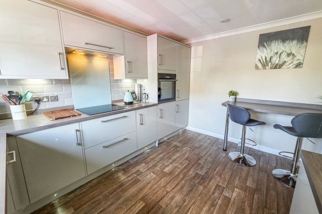 6, Barton Close, Saltash photo 4
