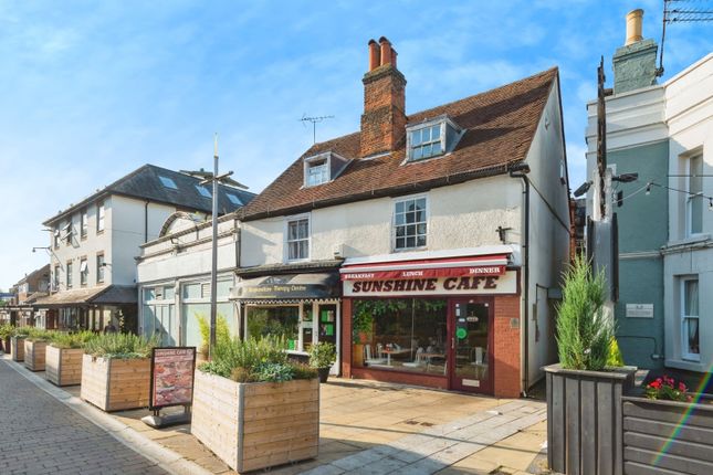 Flat 3, Rear Of, 55, High Street, Surrey photo 4