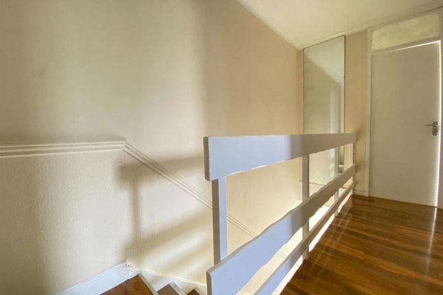 Room 1, 98 Stebondale Street, London photo 4