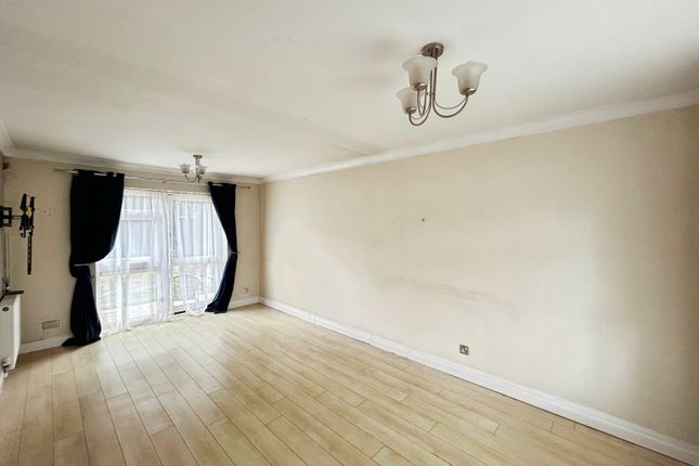 18, Bass's Crescent, Swadlincote photo 2
