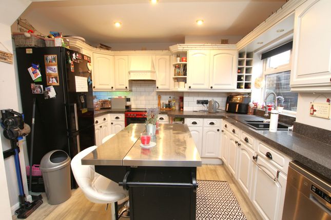 12, Manor Leas Close, Lincoln photo 3