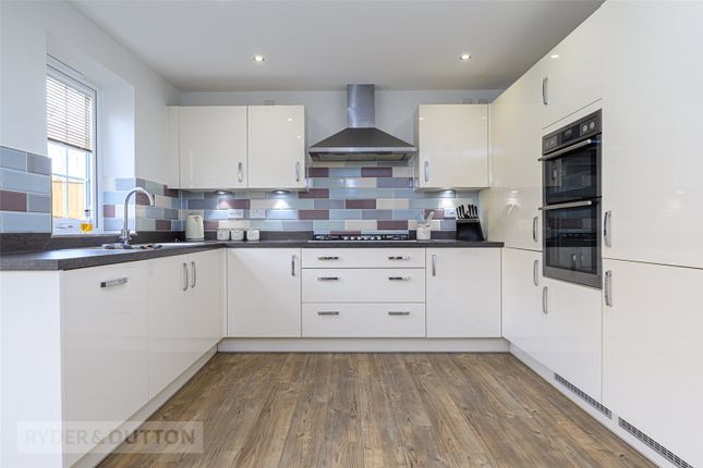 2, Fieldfare Close, Huddersfield photo 3