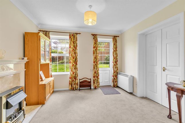 18, Stanford Orchard, Warnham photo 2