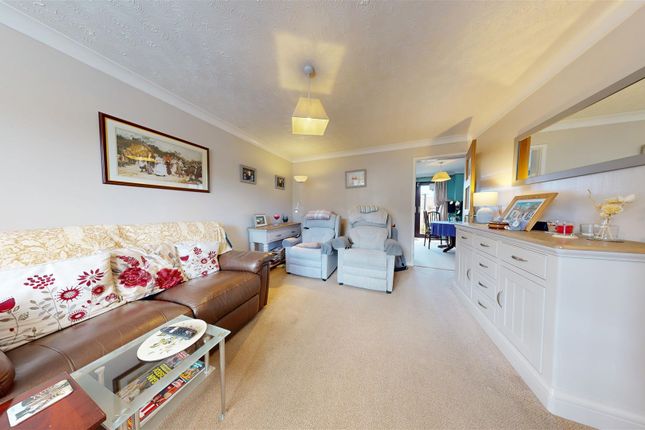 44, The Finches, Weymouth photo 3