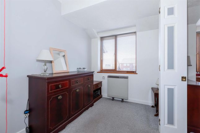 15 Oakland Court, Goring Street, Goring-By-Sea photo 4