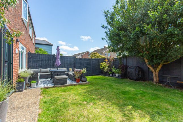 36, Ross Gardens, Canterbury photo 4