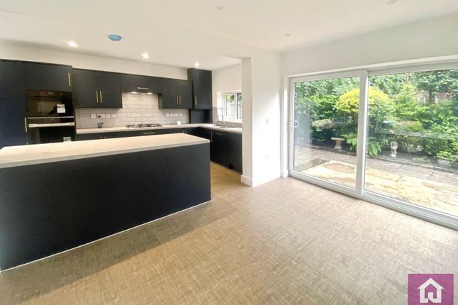 Mayfair Mews, 2, Mayfair Park, Greater Manchester photo 5