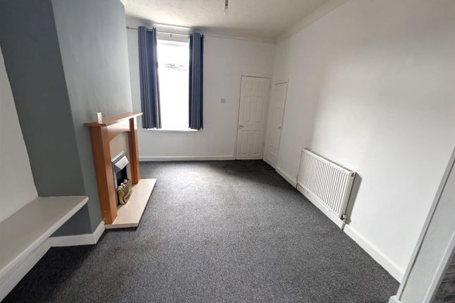 7, Strathcona Villas, Hull photo 2