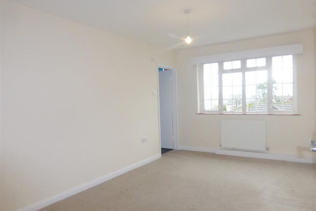 Flat to rent in Radway Gardens, Bishopsteignton, Teignmouth