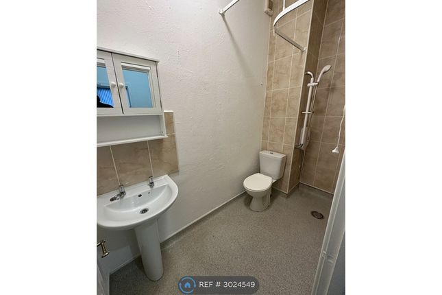 Flat, Mexborough Avenue, Leeds photo 4