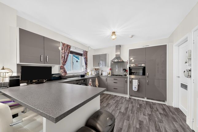 28, Raeswood Crescent, Lanarkshire photo 4