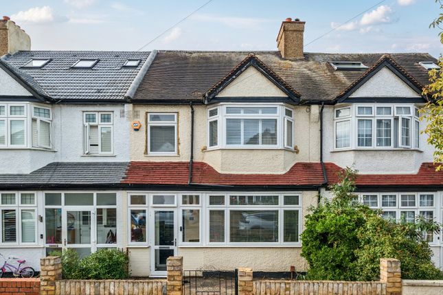 25, Benett Gardens, London photo 4
