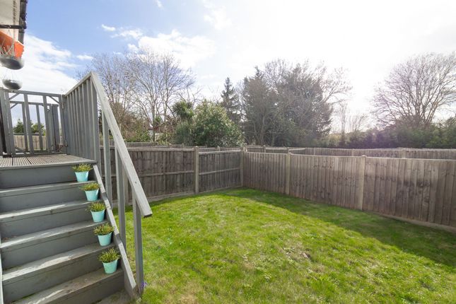 2 Arendale Court, Hendon photo 2
