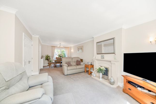 11 Perowne Way, Ware photo 3