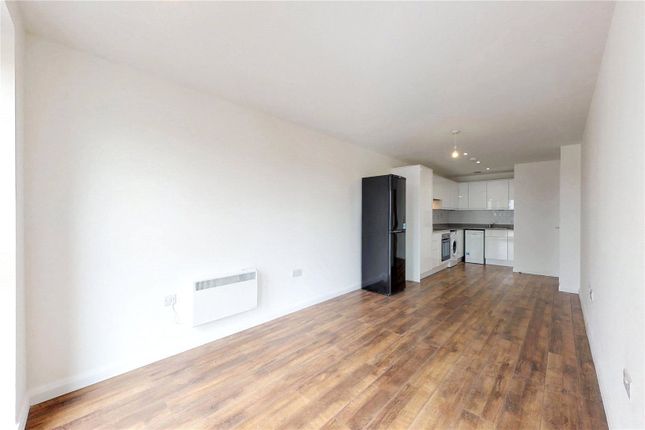 Flat for sale in Grand Union House, Slough