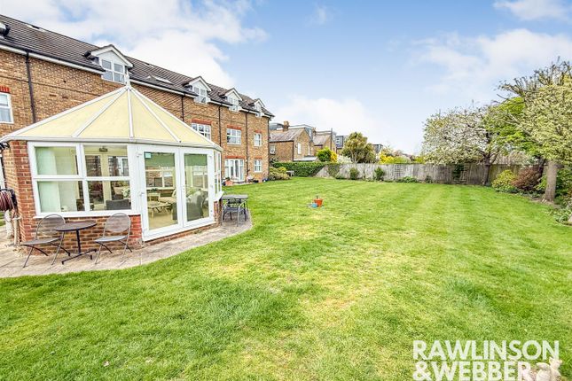 Flat 12 Aragon Court, 11 Pemberton Road, East Molesey photo 2
