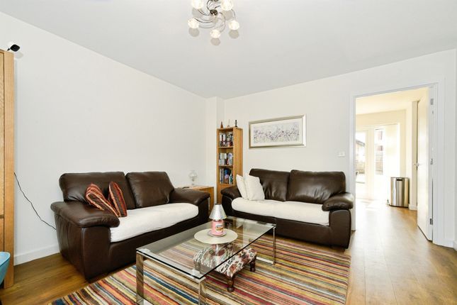 11, Clements Way, Swindon photo 3