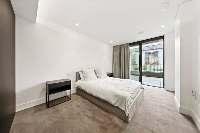 Flat for sale in Rathbone Place, Fitzrovia, London