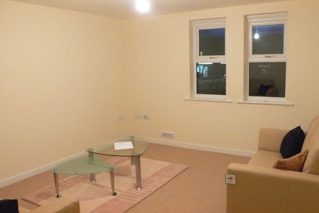 318, Whitehall Road, Leeds photo 2