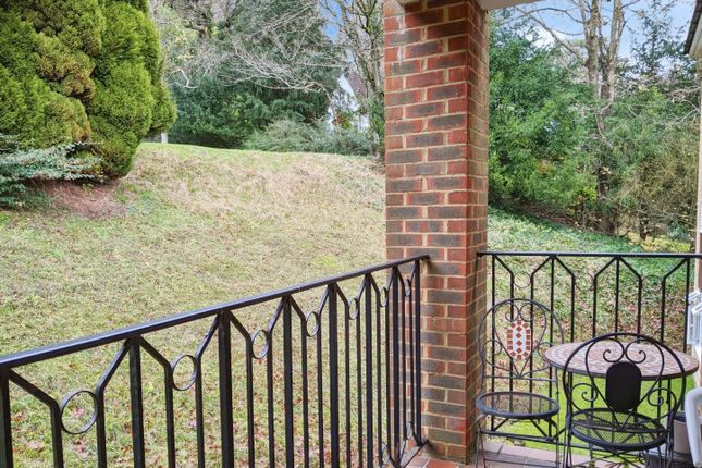 6 Orchard Court, Harestone Valley Road, CATERHAM photo 2