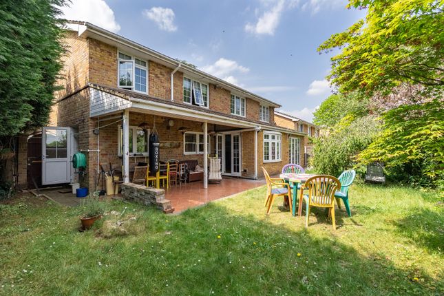 9, Peregrine Way, London photo 4
