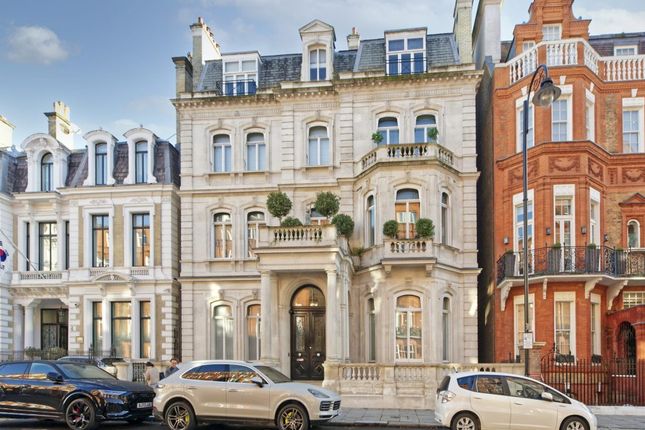 Flat to rent in Palace Gate, Kensington