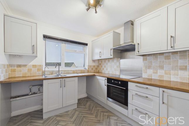 16 Pilgrim Spring, Folkestone photo 3